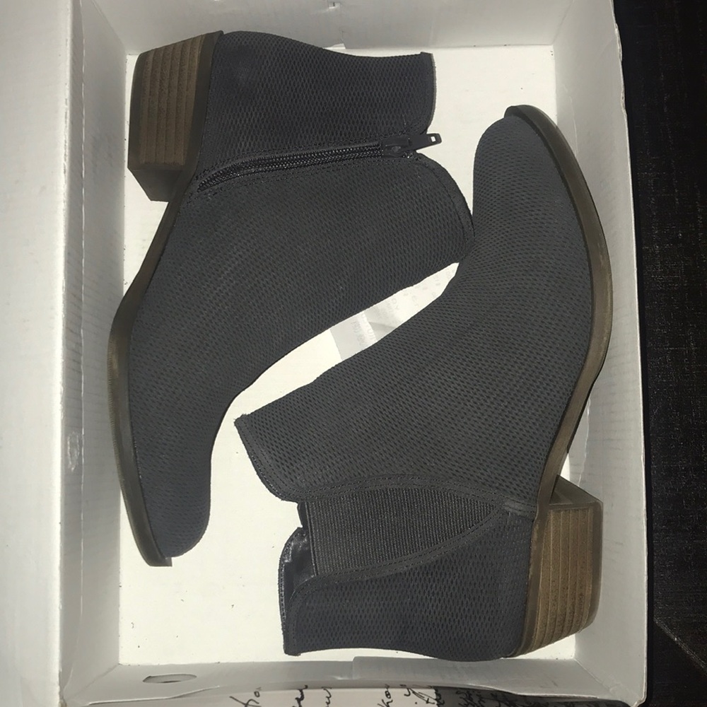 Gray booties/ankle boots